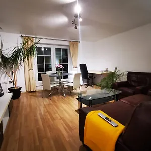 Gorgeous + Attentive Host + Free Parking Apartment York